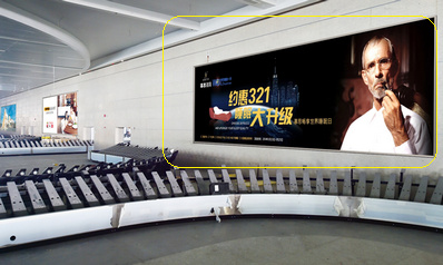 溫州機(jī)場(chǎng)T2到達(dá)行李廳，最中央行李轉(zhuǎn)盤墻面燈箱廣告