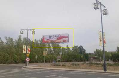 T2機(jī)場(chǎng)戶外三面立柱高炮廣告