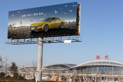 T1、T2航站樓前高速路大牌廣告