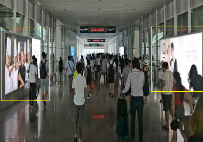?？跂|站到達(dá)出發(fā)廊橋墻體燈箱廣告