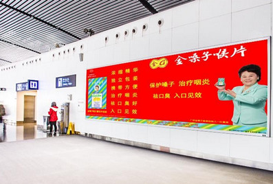 南寧機(jī)場三樓右上指廊候機(jī)區(qū)墻面燈箱廣告
