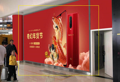 ?？跈C場國內(nèi)候機廳免稅店區(qū)安檢A口處燈箱廣告