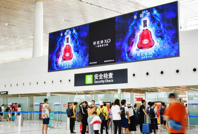 廈門(mén)機(jī)場(chǎng)F2二層辦票出發(fā)安檢上方LED屏廣告