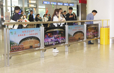 廈門(mén)機(jī)場(chǎng)旅客出口圍欄貼廣告