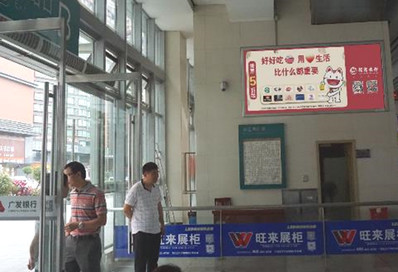 東升站A、B進出站口燈箱廣告