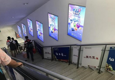 南朗站A1、B1電梯通道小燈箱廣告