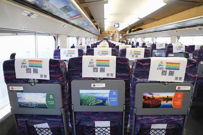 福田列車小桌板、頭枕巾廣告