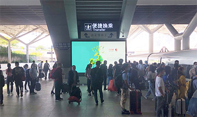 深圳北站站臺層進出站共享楣頭燈箱