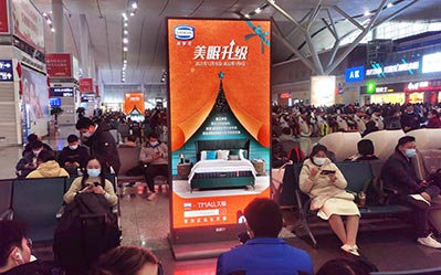 長沙南站刷屏機廣告