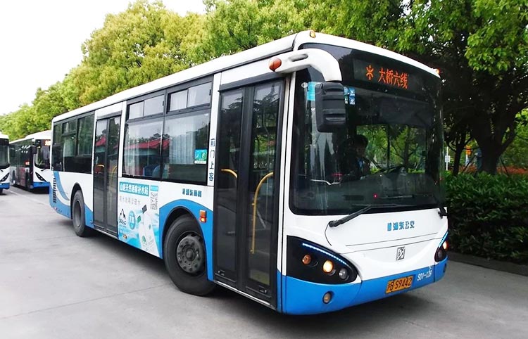 泓硒泉上海公交車(chē)廣告1