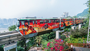 重慶地鐵廣告案例，院線電影重慶地鐵外包車廣告，重慶網(wǎng)紅地鐵廣告效果怎么樣？