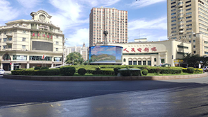 烏魯木齊LED大屏價(jià)格？金融債券烏魯木齊人民電影院環(huán)島環(huán)形LED案例