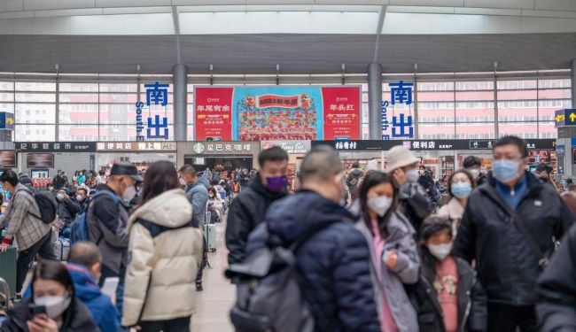 北京南站候車大廳進(jìn)站口站棚大牌看板廣告，北京南高鐵站廣告價(jià)格