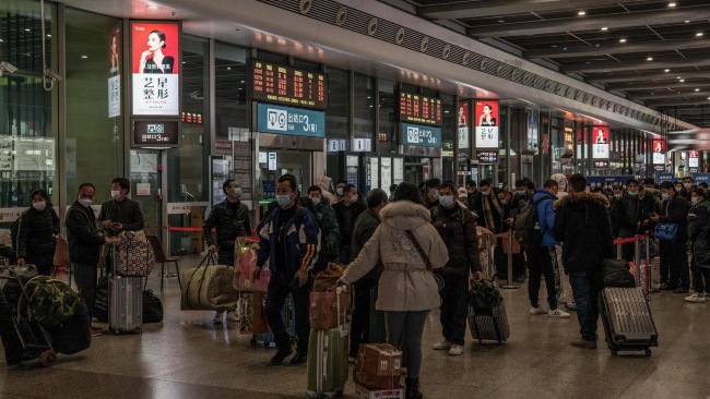 上海虹橋站高鐵出站通道兩側(cè)燈箱廣告，上海虹橋火車站廣告價格