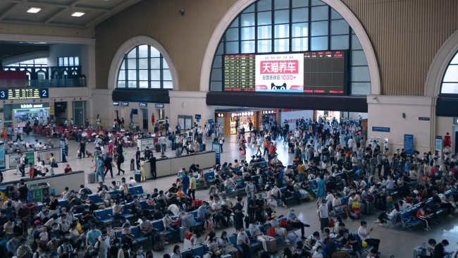武漢漢口火車站進(jìn)站候車LED大屏廣告投放，武漢漢口站高鐵廣告價(jià)格