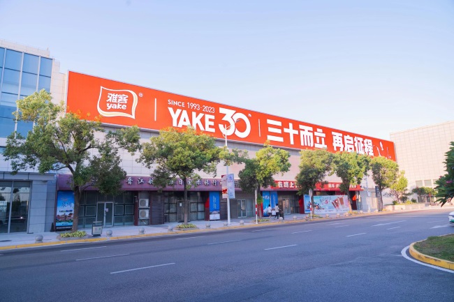 泉州晉江機(jī)場(chǎng)出發(fā)戶外落客圍擋LED橫屏，泉州機(jī)場(chǎng)大屏廣告價(jià)格
