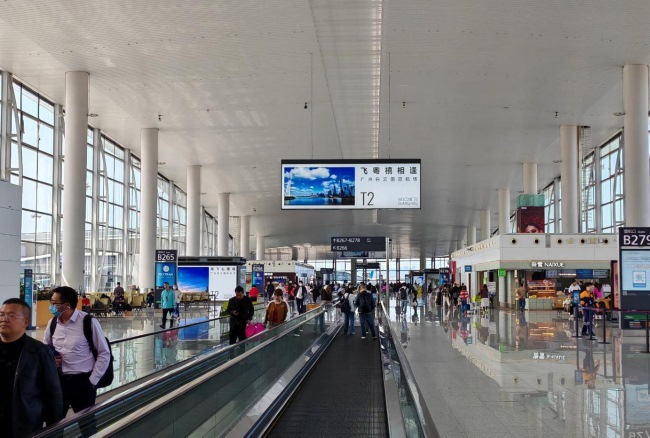 廣州白云機(jī)場T2國內(nèi)出發(fā)到達(dá)吊旗廣告，廣州機(jī)場廣告價(jià)格