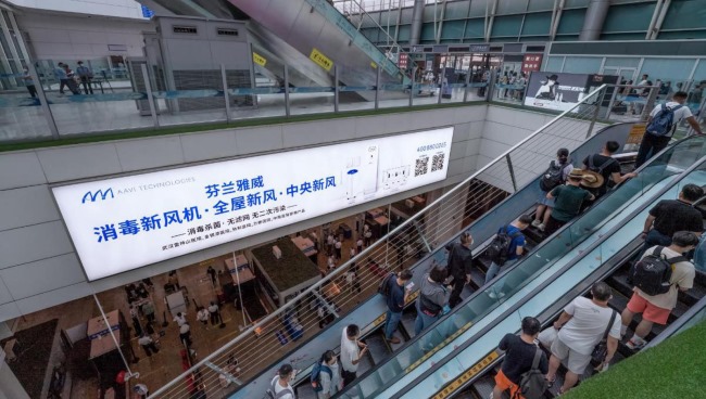 北京南高鐵站進(jìn)站口扶梯廣告牌投放，北京南火車站廣告價格