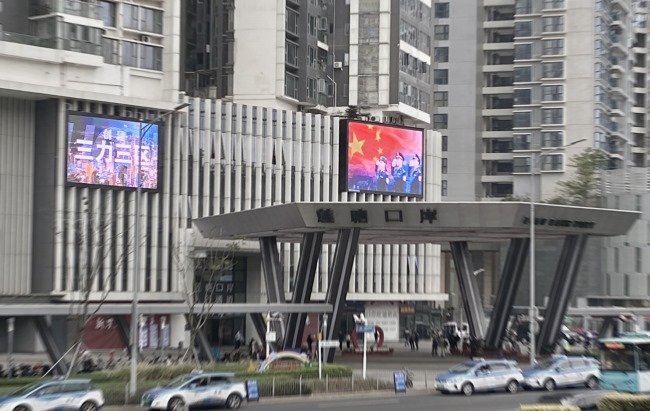 深圳蓮塘口岸羅沙路戶外LED廣告投放，蓮塘口岸大屏廣告價格