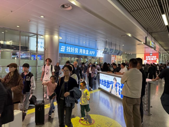 長沙機場T2到達出口橫牌廣告投放，長沙黃花機場廣告價格