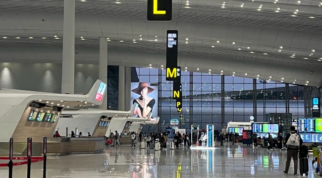 廣州機場出發(fā)大廳LED巨屏廣告投放，廣州白云機場廣告價格
