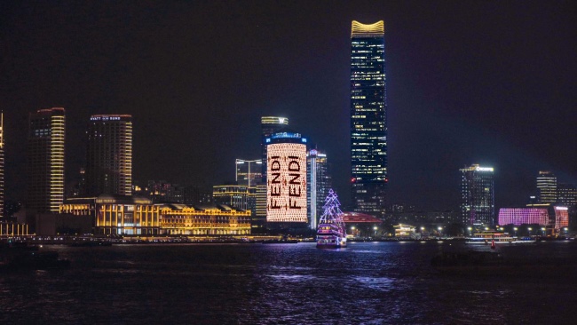 上海外灘國客中心浦江大屏廣告投放，上海燈光秀LED廣告價格