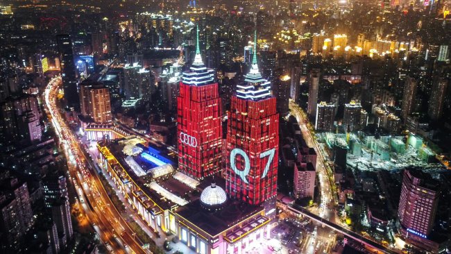 上海環(huán)球港雙子塔燈光秀大屏廣告投放，上海燈光秀LED廣告價格