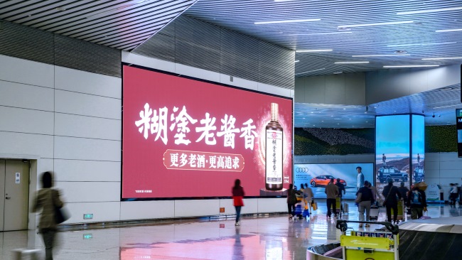 廣州白云機(jī)場(chǎng)到達(dá)出口墻面LED廣告投放，廣州機(jī)場(chǎng)大屏廣告價(jià)格