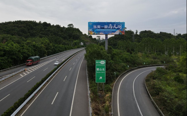 重慶渝涪渝遂高桿立柱廣告投放，重慶渝瀘高速大牌廣告價格