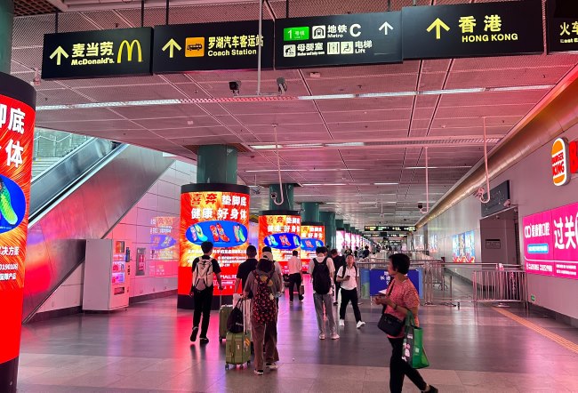 深圳羅湖火車(chē)站包柱LED廣告投放，深圳站高鐵大屏廣告價(jià)格