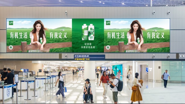 青島膠東機(jī)場(chǎng)出發(fā)大廳最大燈箱廣告投放，青島機(jī)場(chǎng)廣告價(jià)格