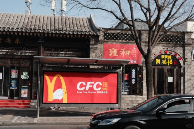 北京公交站臺(tái)燈箱廣告投放，北京巴士候車亭廣告價(jià)格