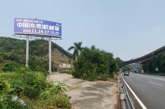 東莞虎門(mén)大橋高速立柱大牌廣告投放，東莞高桿戶(hù)外廣告價(jià)格
