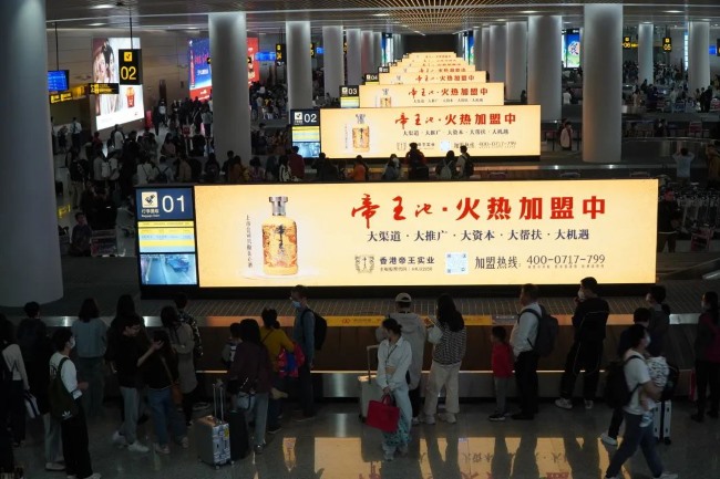 西安機場有哪些廣告位？T5航站樓的人流量占比多少？投放哪個航站樓性價比高？
