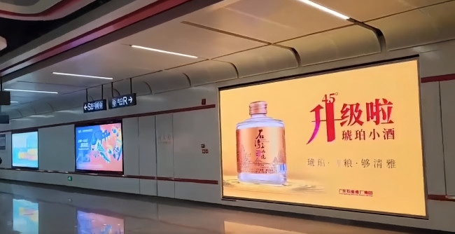 佛山地鐵站廳墻面LED大屏廣告投放，佛山地鐵大屏廣告價(jià)格