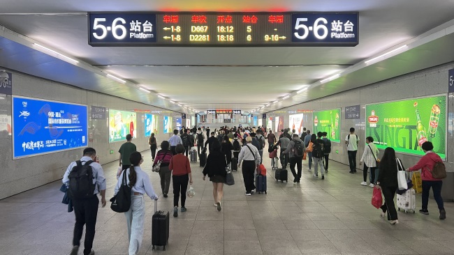 潮汕高鐵站進站通道兩側墻面燈箱廣告投放，潮汕站廣告價格