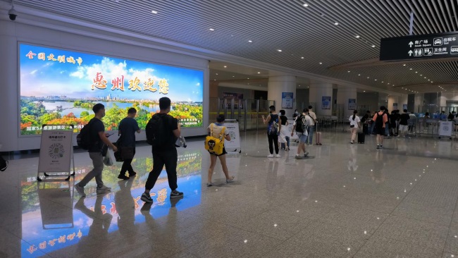 惠州北高鐵站出站墻面燈箱廣告投放，惠州北站大屏廣告價格