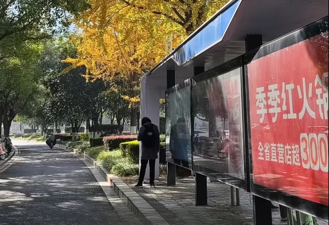 南昌公交站臺燈箱廣告投放，南昌巴士候車亭廣告價格